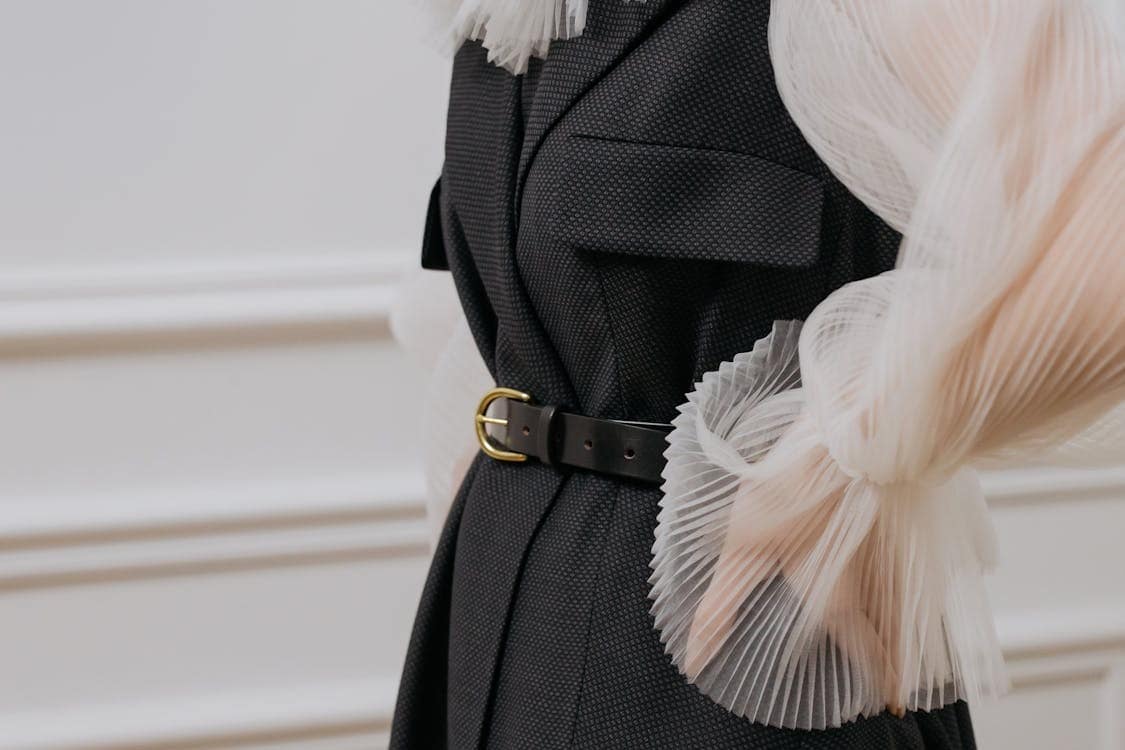 Jak nosić pasek, by podkreślić talię?