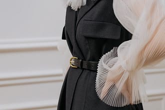 Jak nosić pasek, by podkreślić talię?