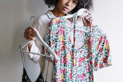 Modne sukienki na lato 2025 - przegląd trendów